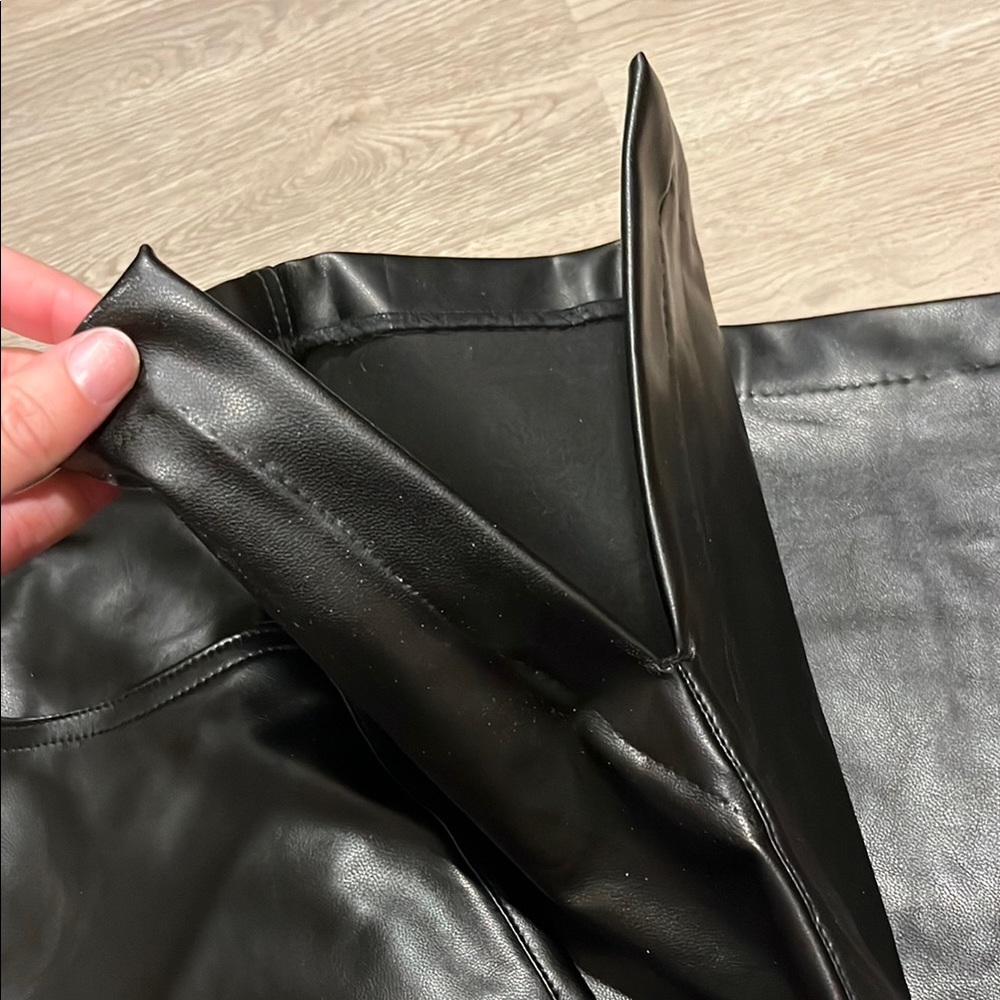 Abercrombie Leather 90s straight Pants - Picture 3 of 6